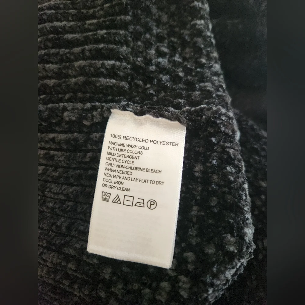 Tommy Bahama Island Luna Chenille Hoodie Black. Medium - Picture 4 of 4